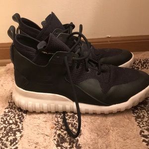 Men’s Adidas Tubular Size 10